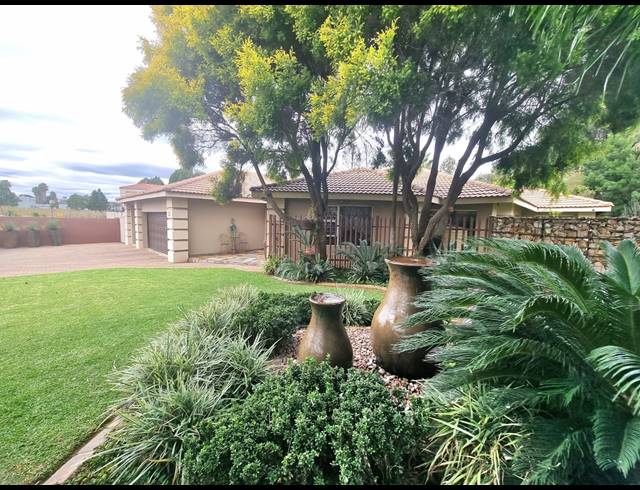 3 BEDROOM HOUSE FOR SALE IN VANDERBIJLPARK SE 4